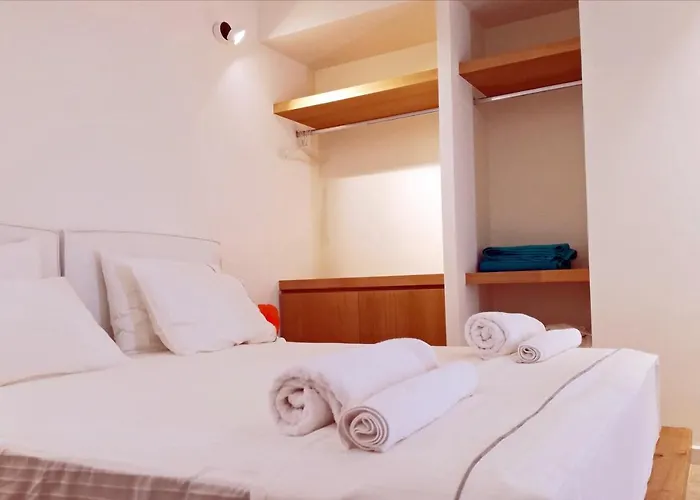 Paralos * Schoinoussa