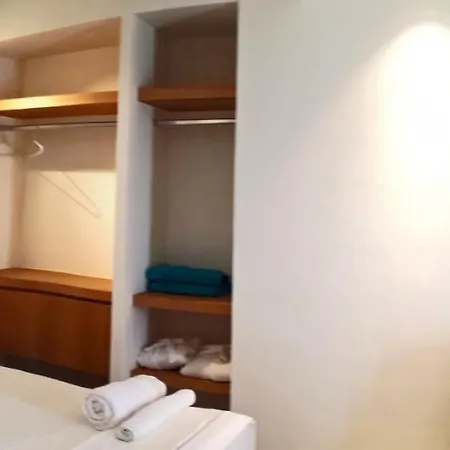 Paralos Apartamento *