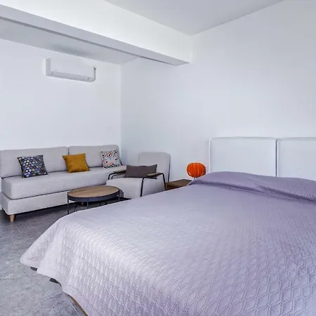 Paralos * Szhinúsza